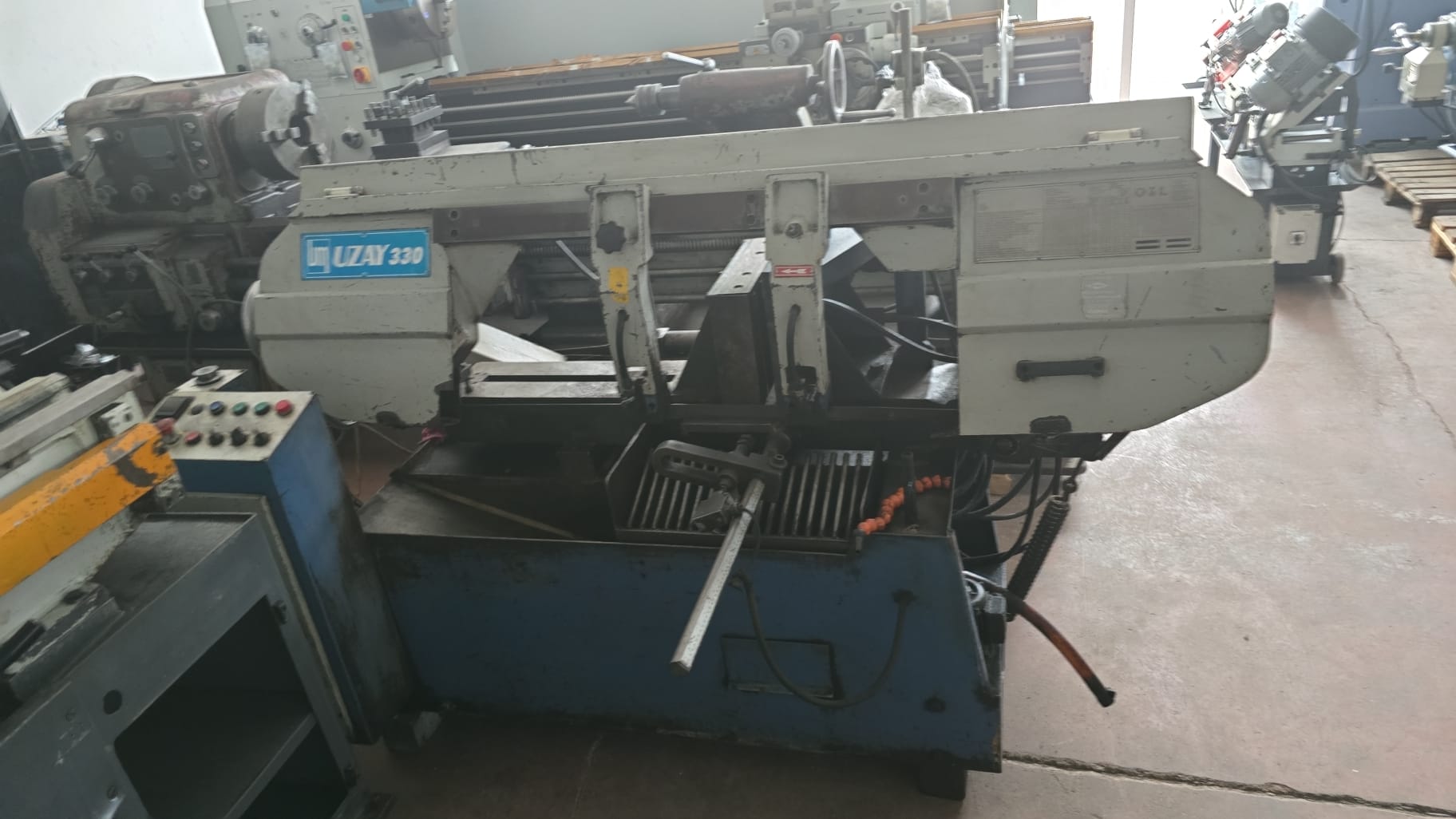 UZAY 330 OTOMATİK ŞERİT TESTERE TEZGAHI (SEHPASI İLE)